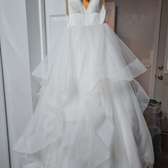 Wedding dress - Picture 5 of 12